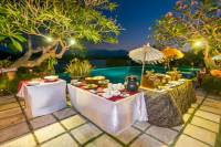 Bali - Naya Gawana Resort - Barbeque auf der Terasse Bali - Naya Gawana Resort - Barbeque auf der Terasse